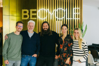 Gruppenportrait der Sprecher und Gastgeber:innen, Creative Mornings bei BECYCLE, Düsseldorf